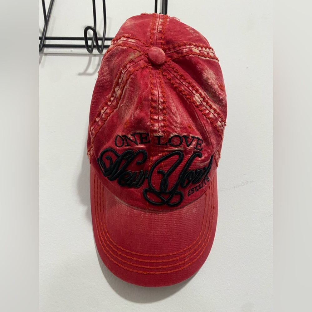 Robin Ruth Red New York Cap - Picture 1 of 2